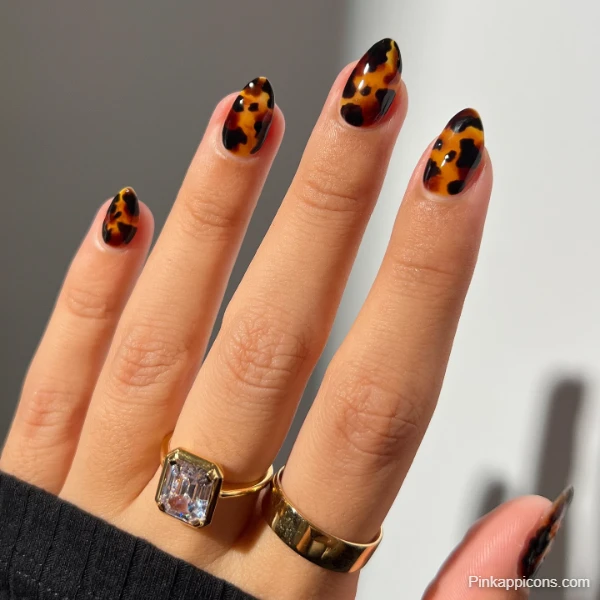 Chic Fall Nails Classic Tortoiseshell Nail Design