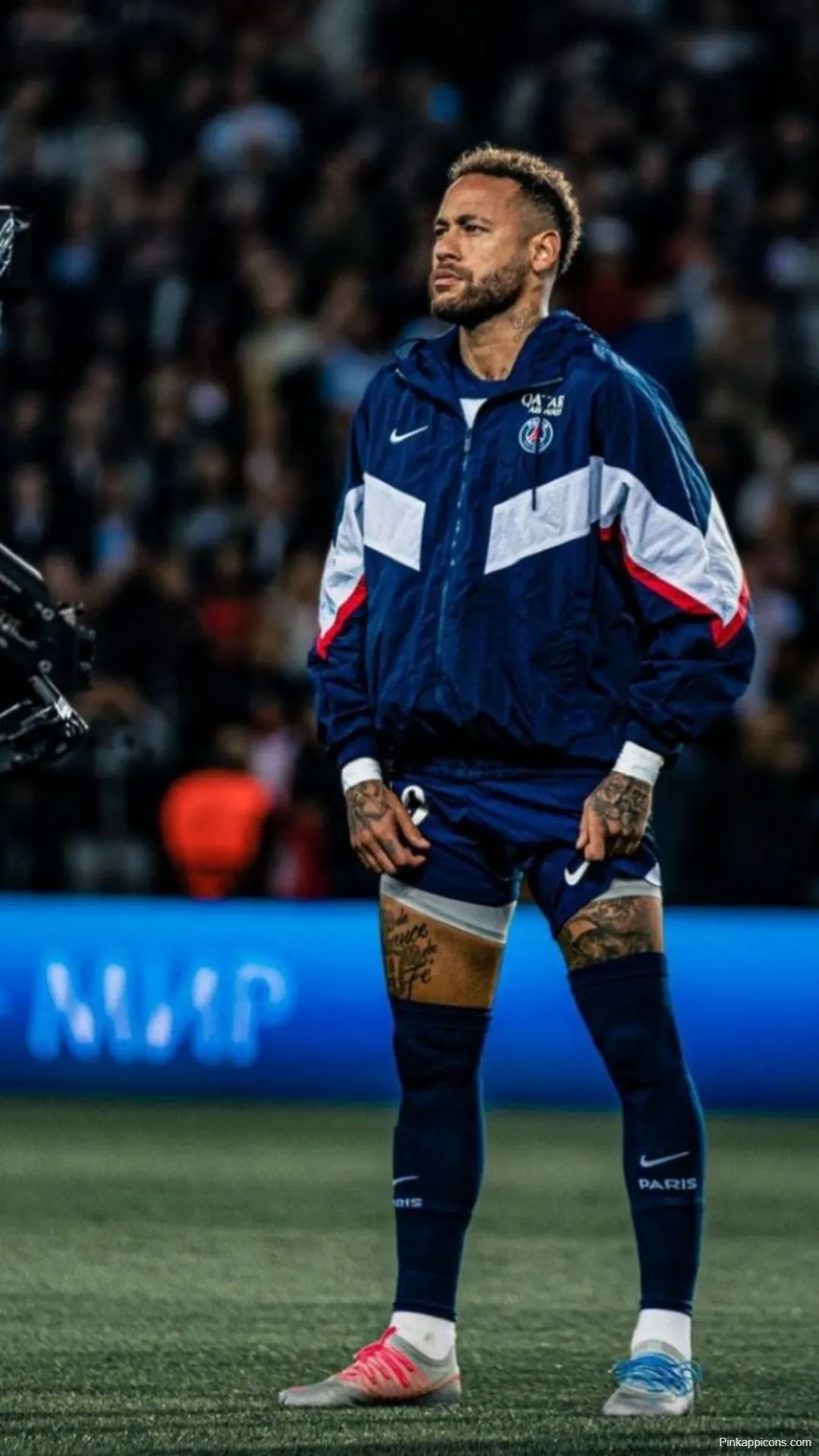 Focused Neymar PSG Jacket Wallpaper Looking Sideways Focused Neymar PSG Jacket Wallpaper Looking Sideways