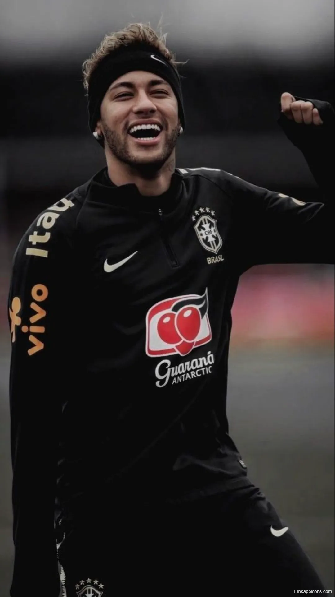 Smiling Neymar Brazil Training Wallpaper Black Top Smiling Neymar Brazil Training Wallpaper Black Top