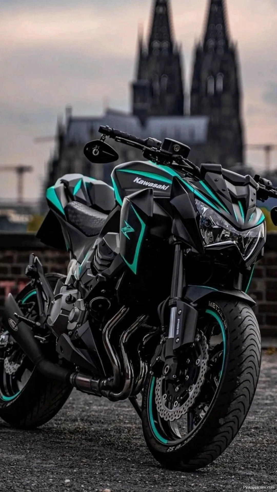 Bike Wallpapers Kawasaki Z900 with Teal Accents Bike-Wallpapers Kawasaki Z900 with Teal Accents