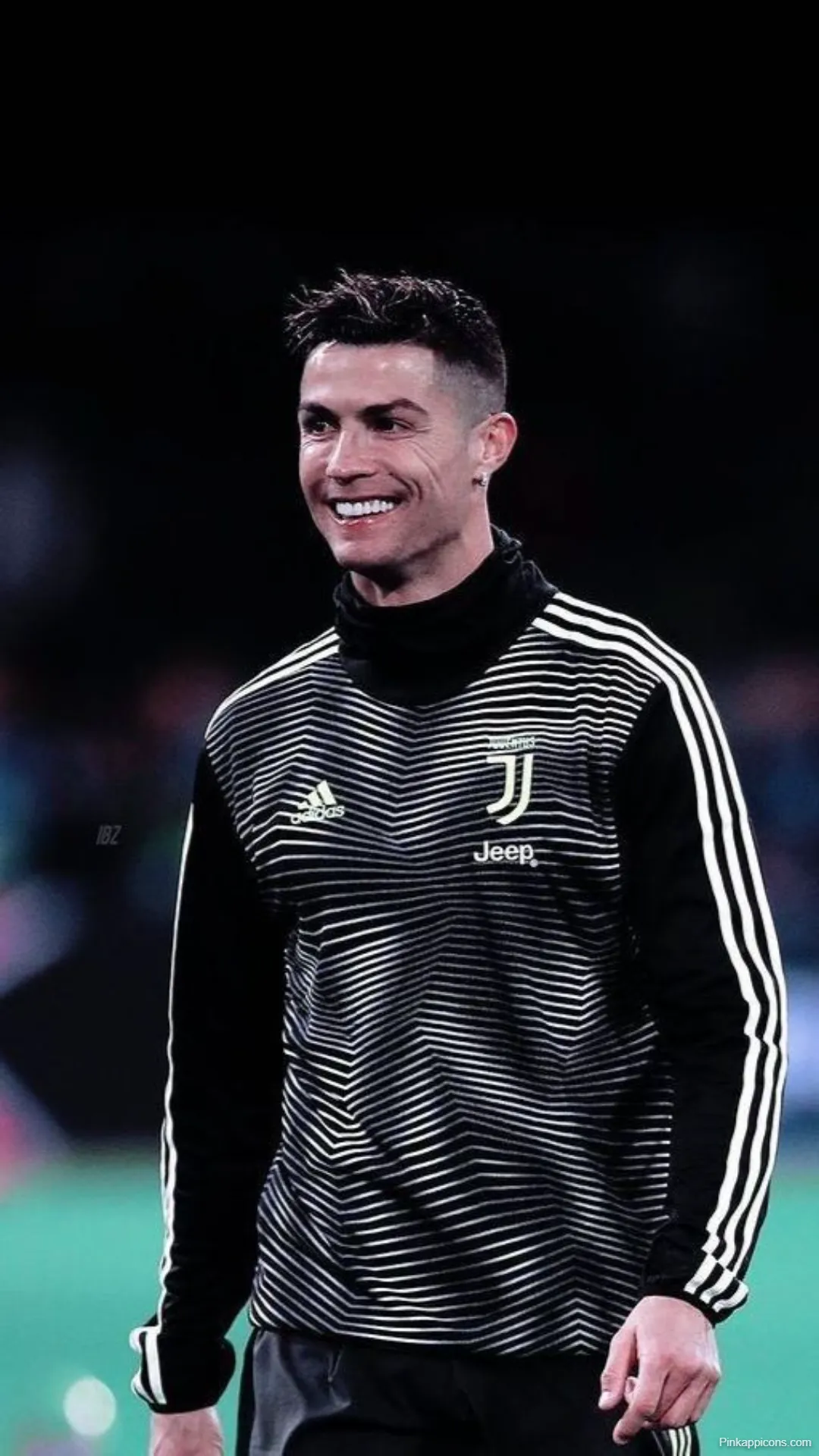CR7 Smiling Ronaldo-Wallpapers Juventus Training Kit [AMOLED HD]