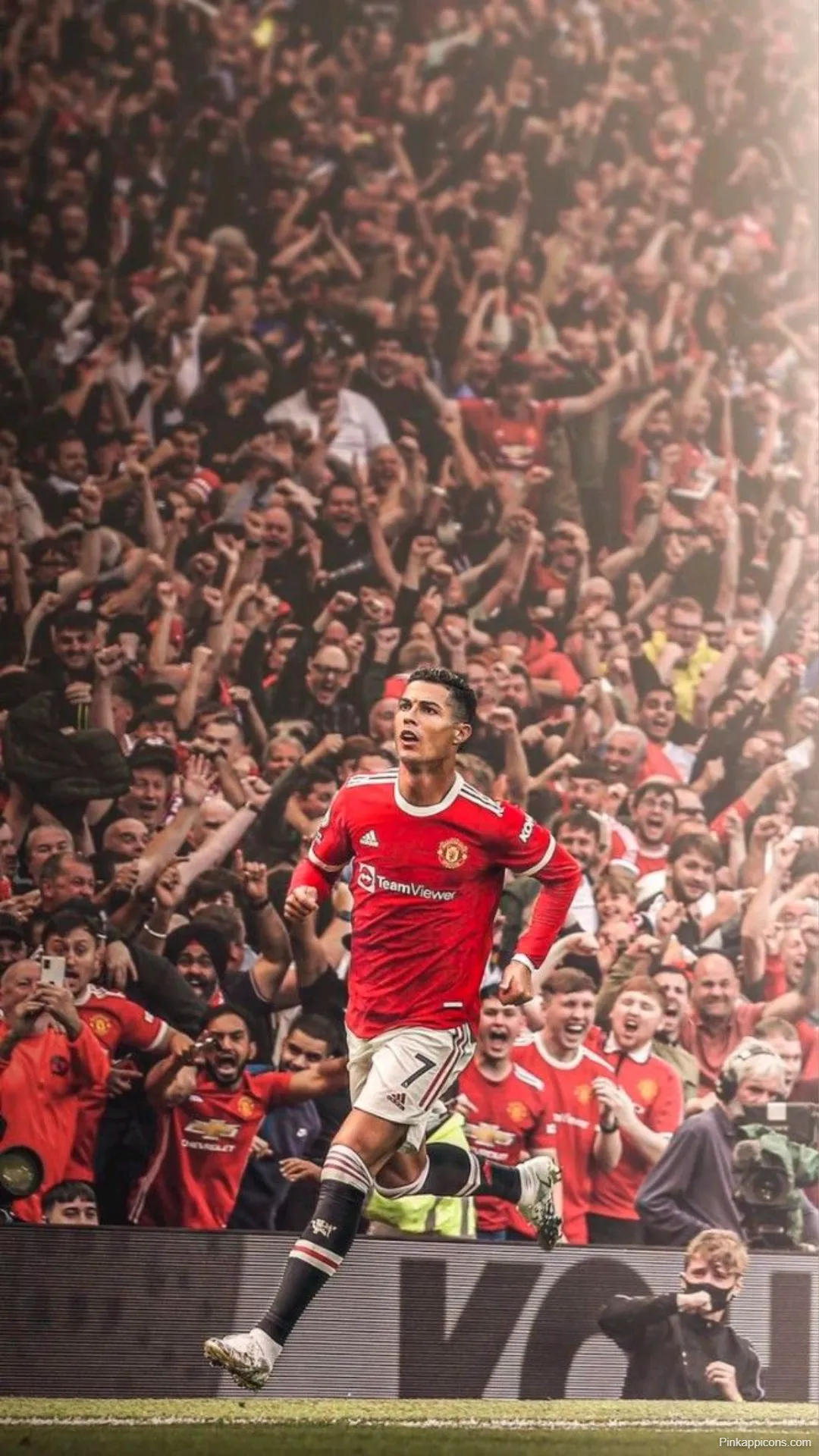 Iconic Homecoming Ronaldo-Wallpapers CR7 at Old Trafford [HD Mobile]