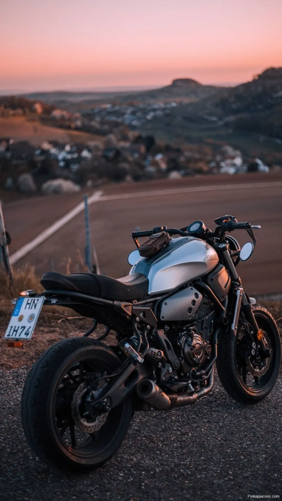 Yamaha XSR700 at Sunset Aesthetic Scenic Bike Wallpapers HD Yamaha XSR700 at Sunset Aesthetic Scenic Bike-Wallpapers HD
