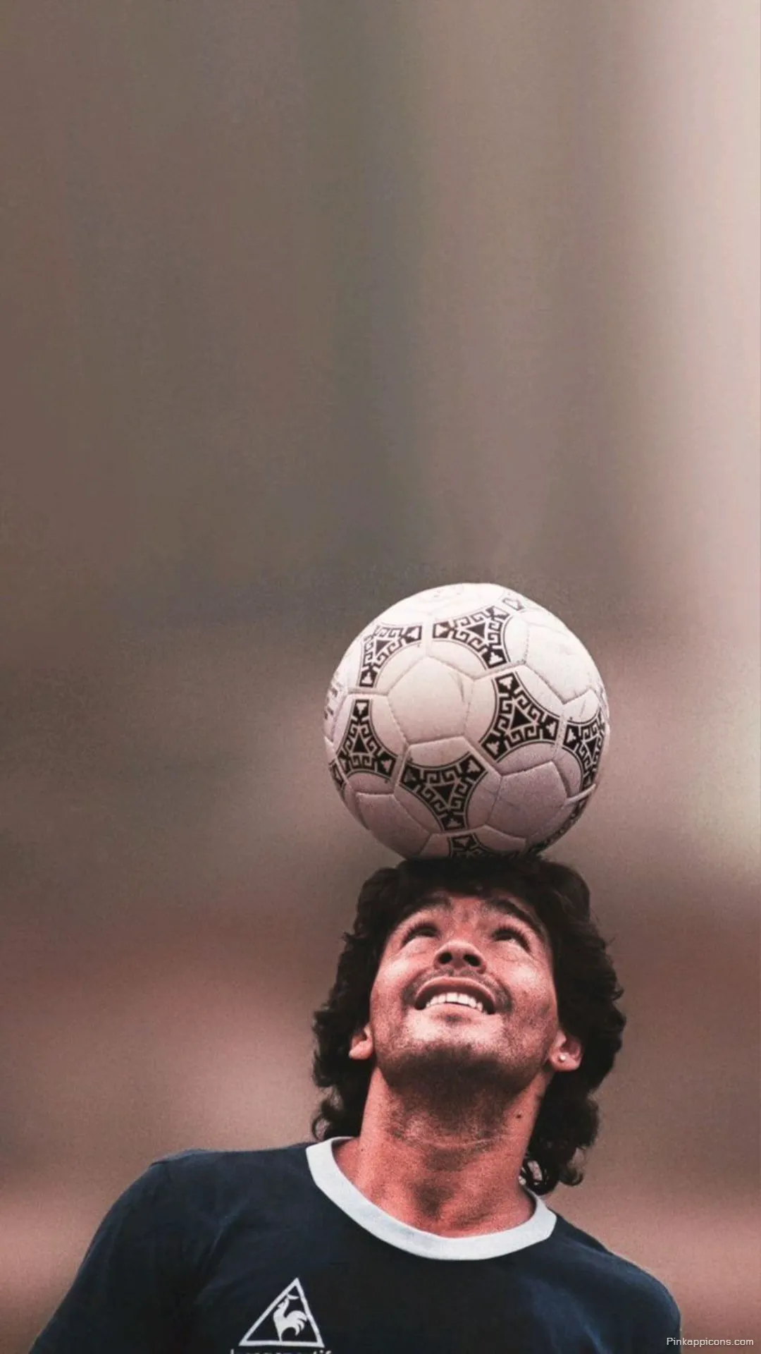 Diego Maradona Football Wallpaper for Phone Juggling the Ball Diego Maradona Football Wallpaper for Phone Juggling the Ball