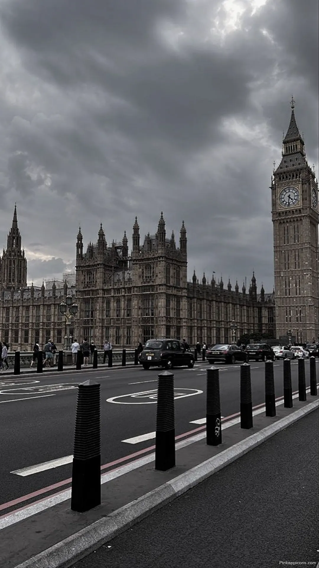 New York Wallpaper Majestic London Parliament and Big Ben Under a Moody Sky New York Wallpaper Majestic London Parliament and Big Ben Under a Moody Sky