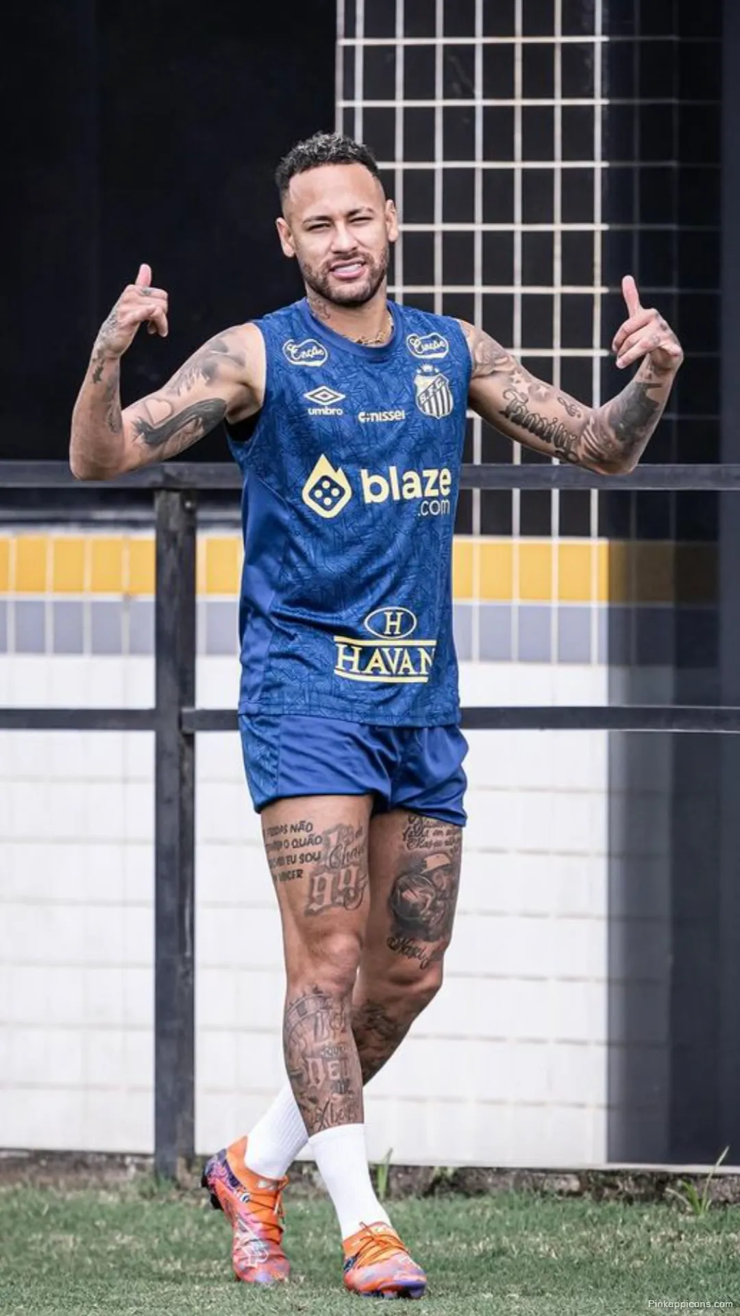 Neymar Jr. Santos Jersey Wallpaper An HD wallpaper of Neymar in a blue training kit showing off his leg tattoos Neymar Jr. Santos Jersey Wallpaper An HD wallpaper of Neymar in a blue training kit, showing off his leg tattoos.