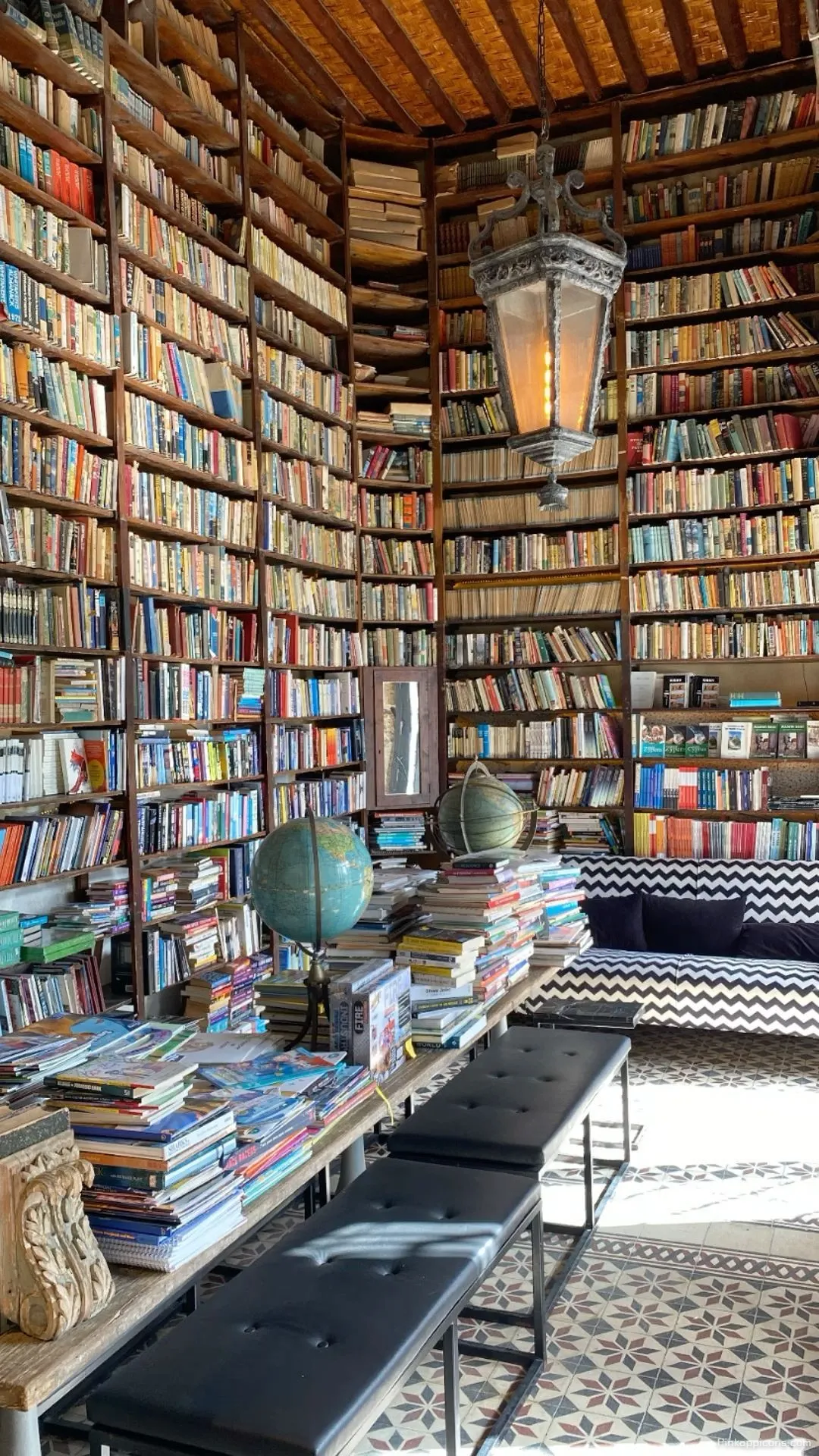A book lovers paradise book wallpaper a cozy vintage library with floor to ceiling shelves A book lover’s paradise book wallpaper, a cozy vintage library with floor-to-ceiling shelves.